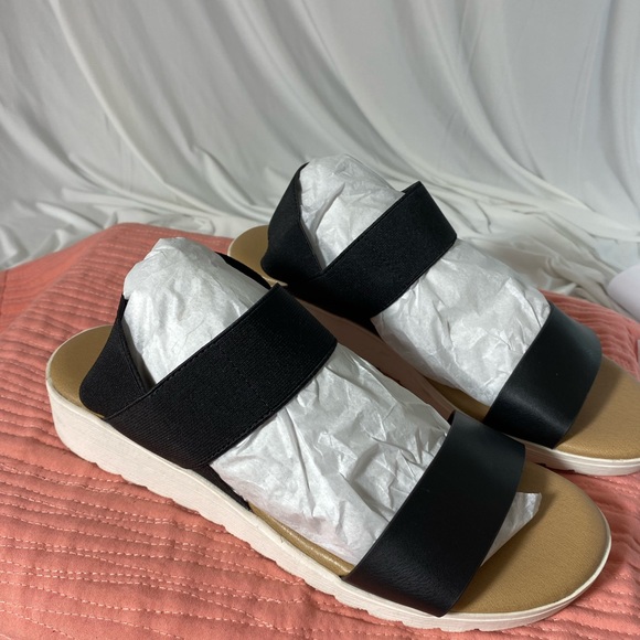 Kenzie Woman’s Platform Sandal, black, size 7.5 - Picture 6 of 9